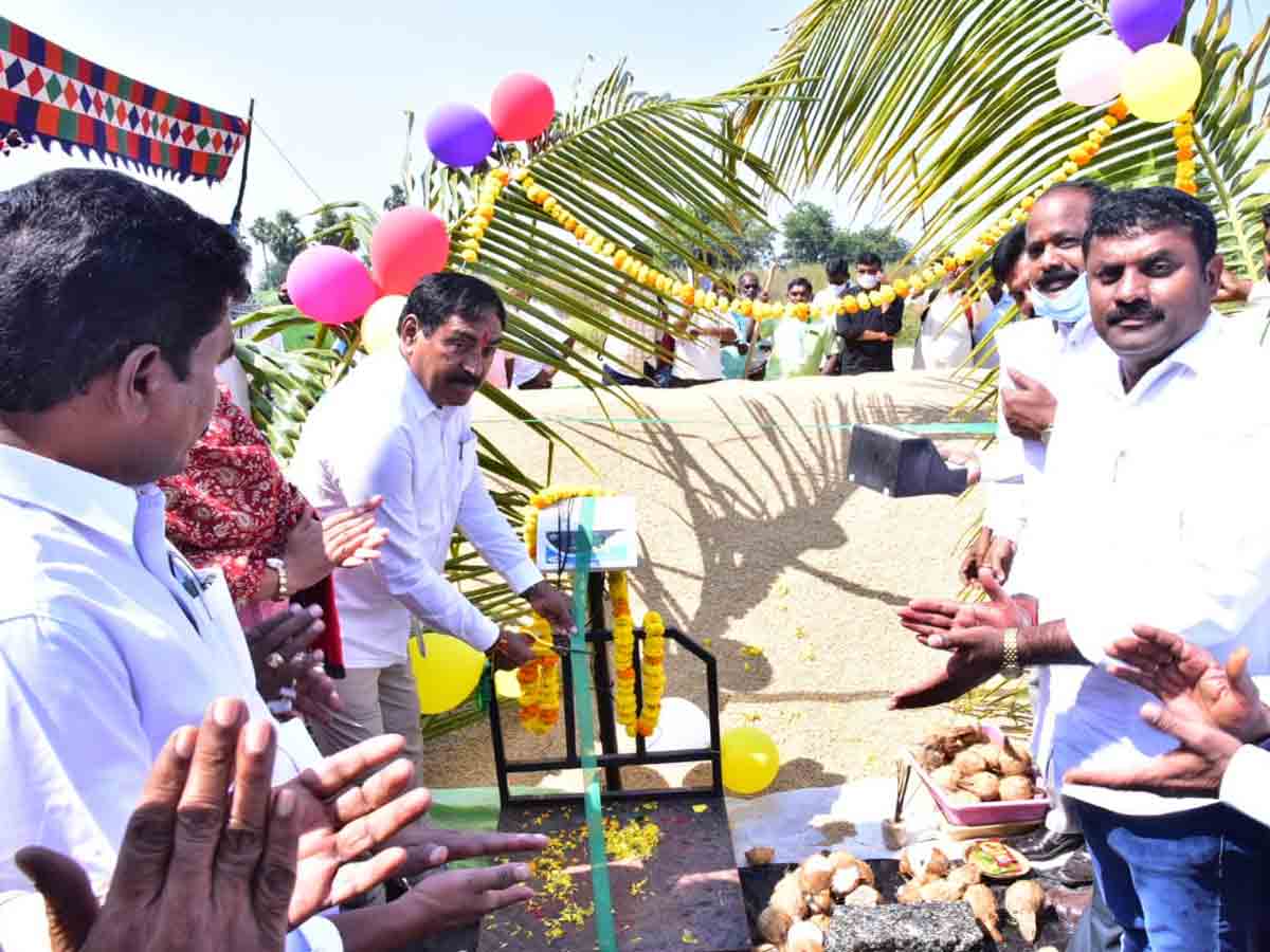 సాగులో రైతులు నూతన ఒరవడిని సృష్టించాలి : మంత్రి ఎర్రబెల్లి