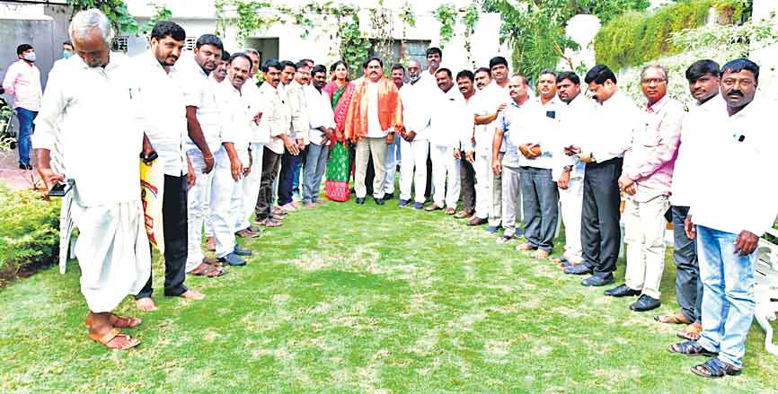 ‘స్థానిక’ ప్రజాప్రతినిధులకు నిధులు, విధులు