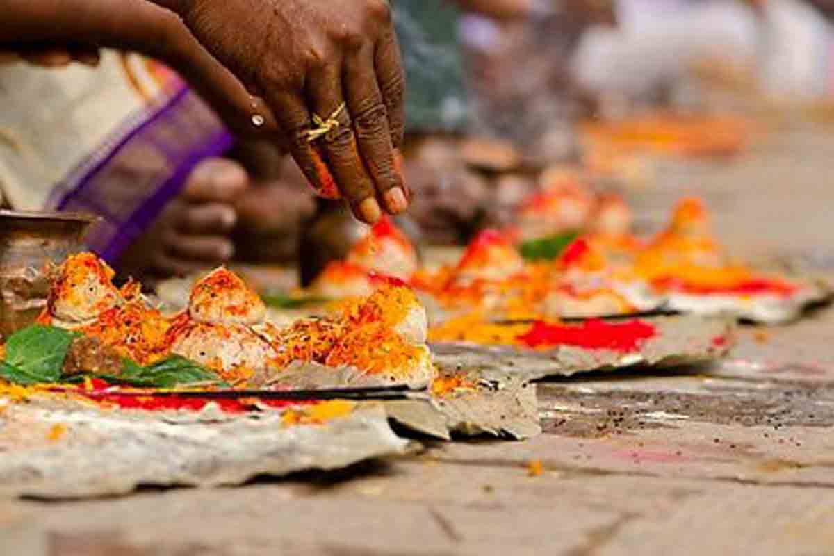 ఎవరైనా మరణిస్తే పది రోజులు ఎందుకు మైల పాటించాలి.. ఇది ఆచారమా? మూఢ నమ్మకమా?