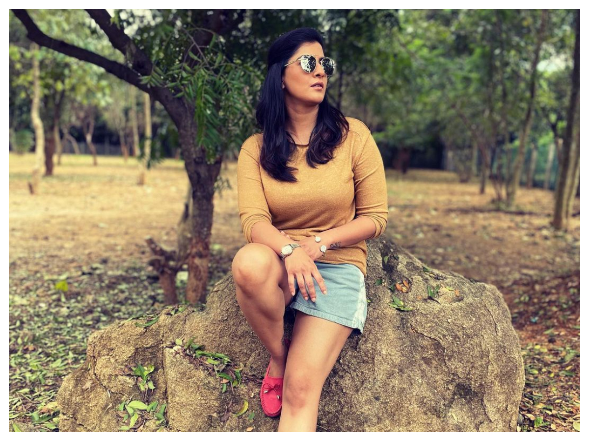 Varalaxmi Sarathkumar | వరలక్ష్మీ శరత్‌కుమార్‌ న్యూ పిక్స్..