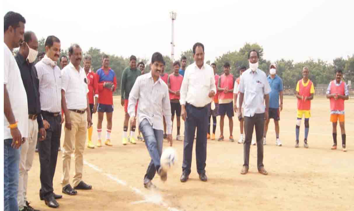 Bhupalpally | క్రీడలు ఆరోగ్యానికి దివ్య ఔషధం లాంటివి: పీవో బీవీ రమణ..