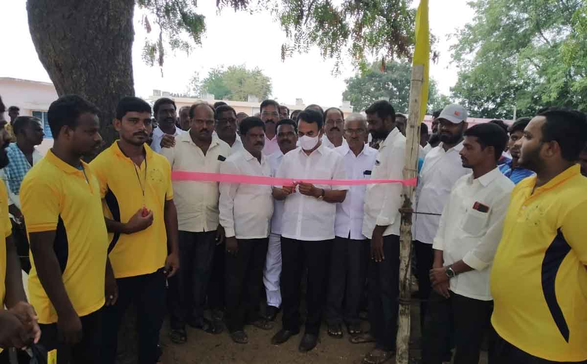 క్రికెట్‌ టోర్నమెంట్‌ ప్రారంభం