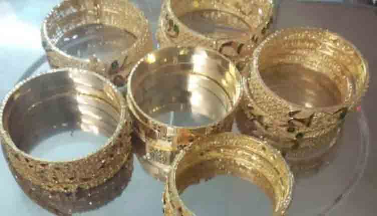 విశాఖ రైల్వేస్టేషన్‌లో బంగారం స్మగ్లర్‌ అరెస్ట్‌