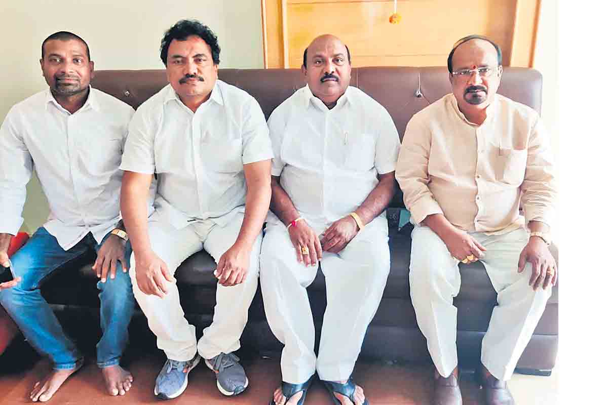 గౌడ సమాజానికి క్షమాపణ చెప్పాలి