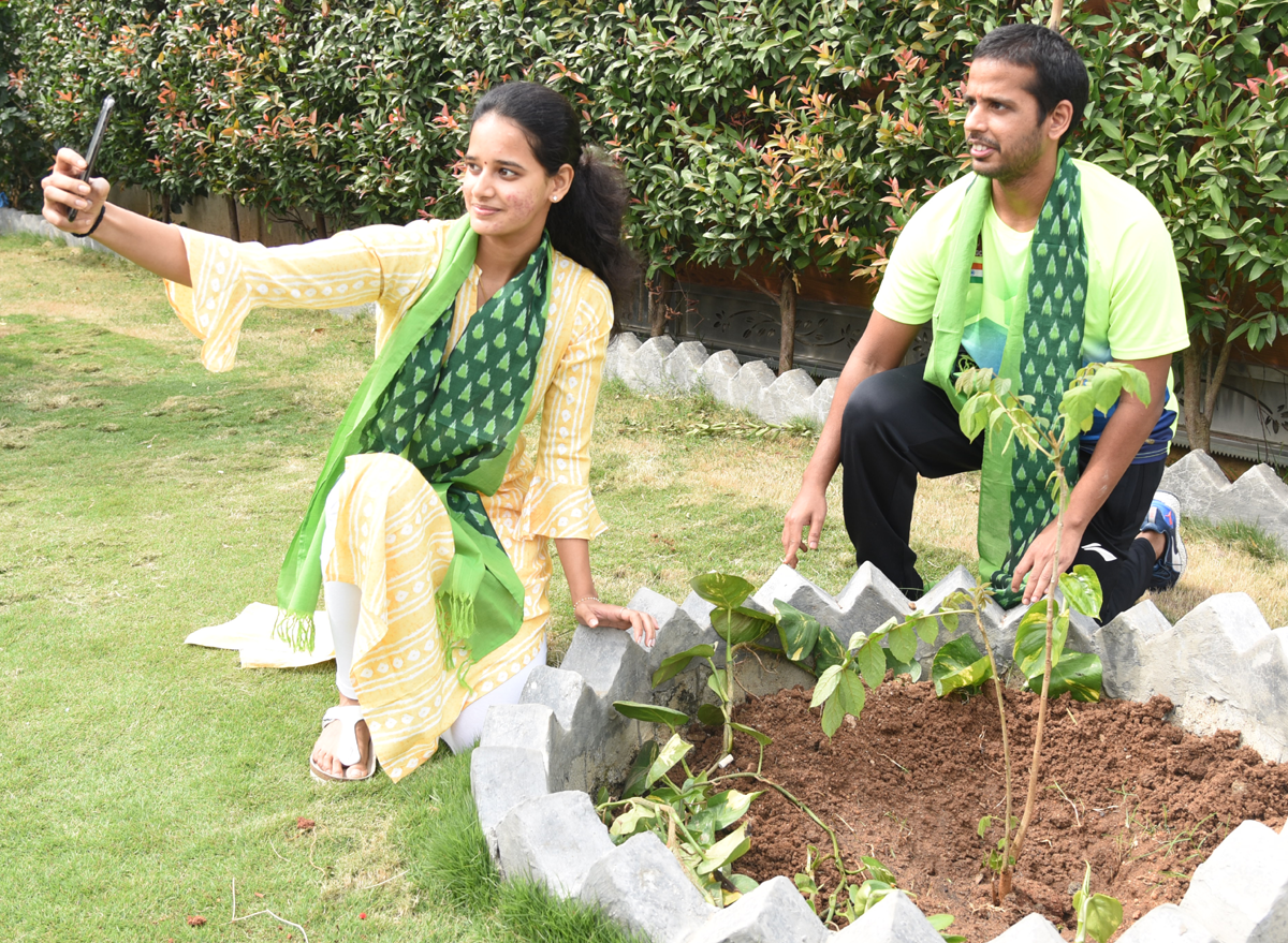 గ్రీన్‌ చాలెంజ్‌లో కృష్ణప్రియ, తరుణ్‌