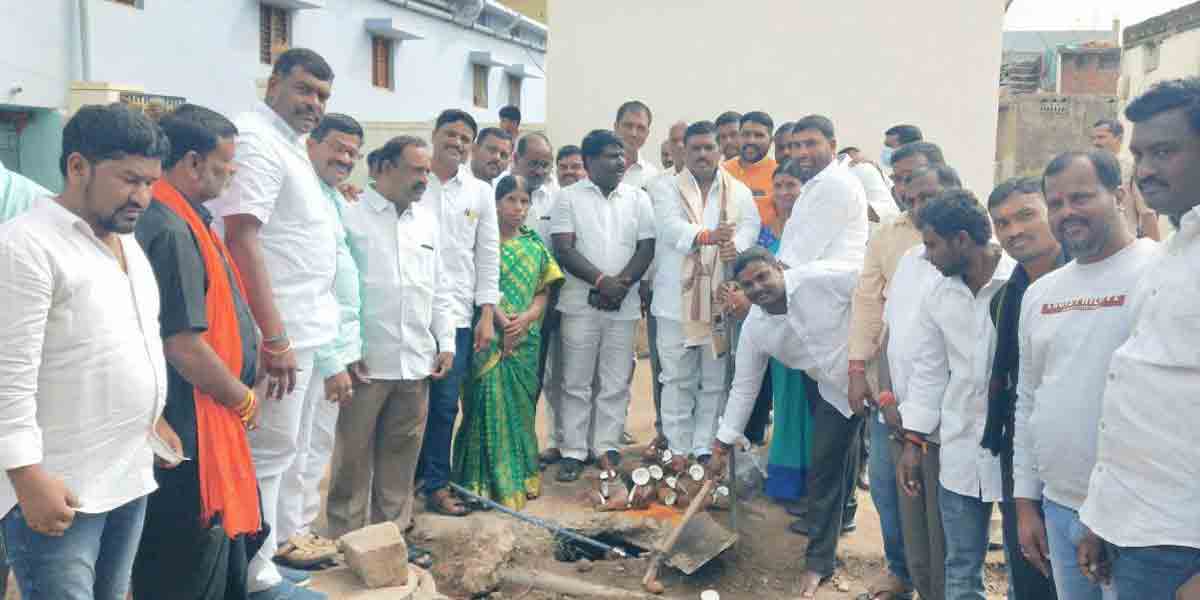 పలు అభివృద్ధి పనులను ప్రారంభించిన ఎమ్మెల్యే గూడెం