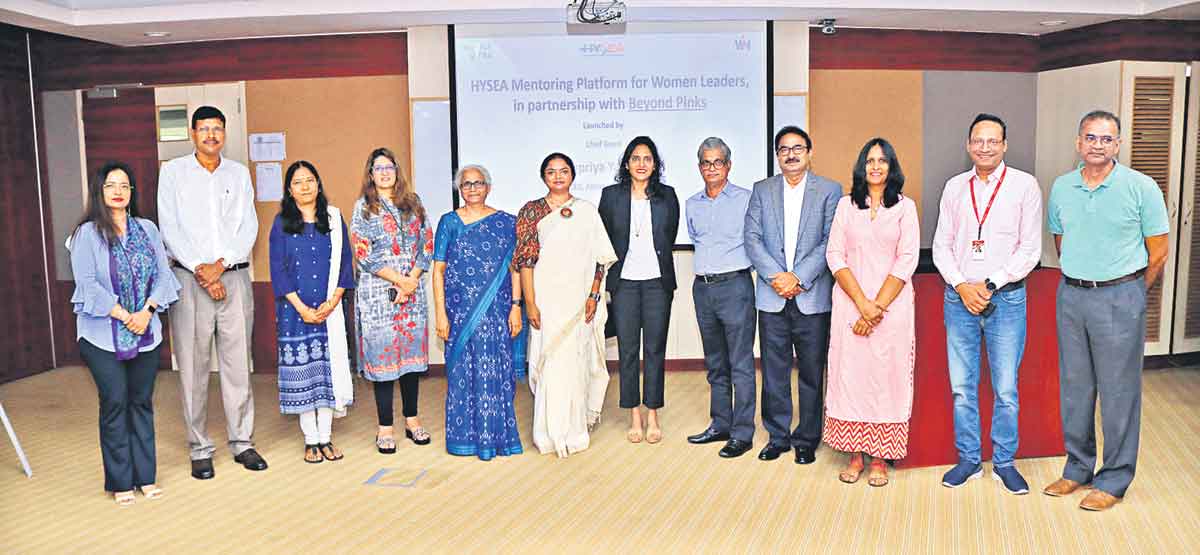 లీడర్‌షిప్‌ హోదాల్లోకి మహిళలు