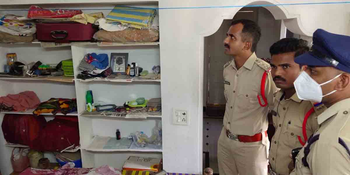 Crime news | హుస్నాబాద్‌ పట్టణంలో పట్టపగలే భారీ చోరీ