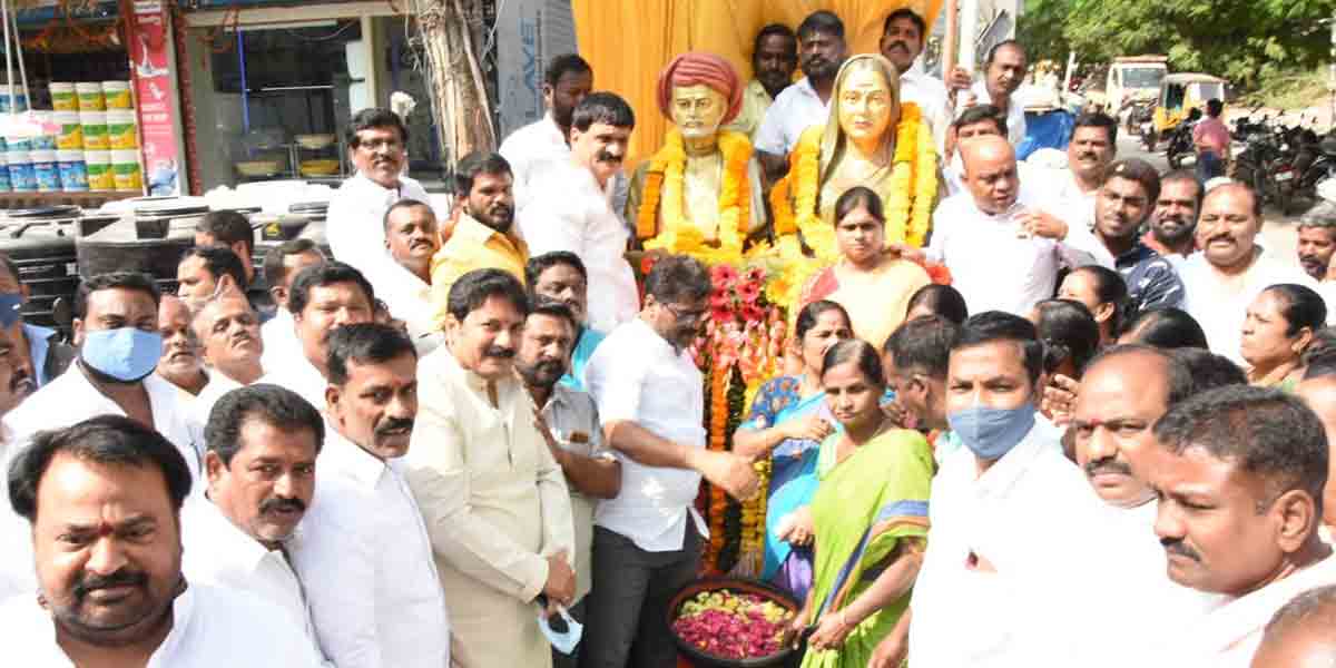 పూలే చూపిన మార్గంలో నడవాలి : ఎమ్మెల్యే మైనంపల్లి