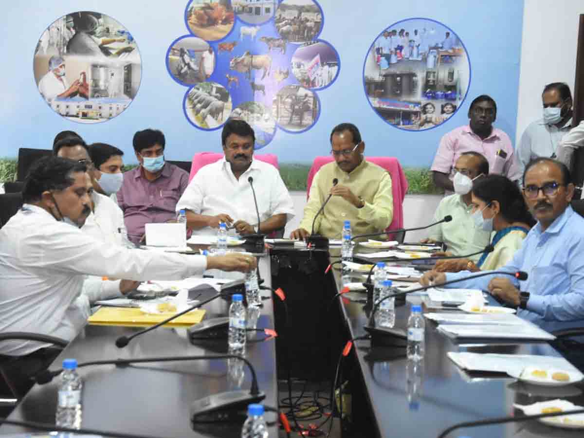 తెలంగాణ పశుసంవర్ధక శాఖ పనితీరును పరిశీలించిన కర్ణాటక మంత్రి