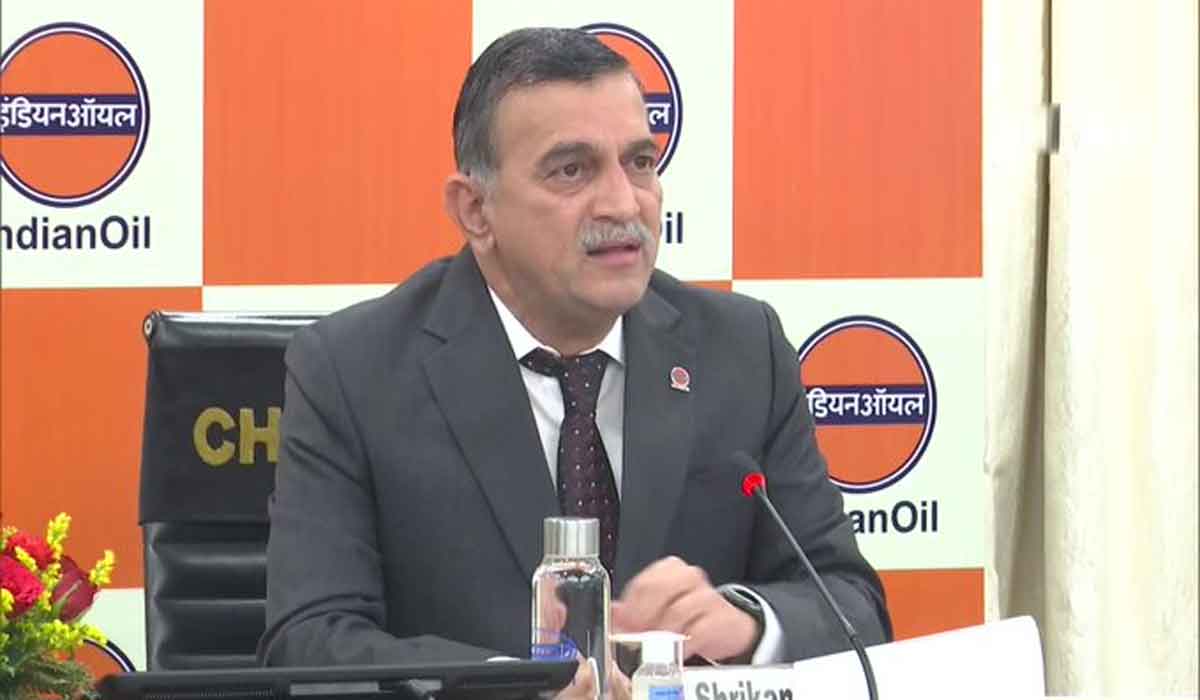 10,000 ఈవీ ఛార్జింగ్ స్టేష‌న్లు నిర్మిస్తాం: ఐఓసీ చైర్మ‌న్‌