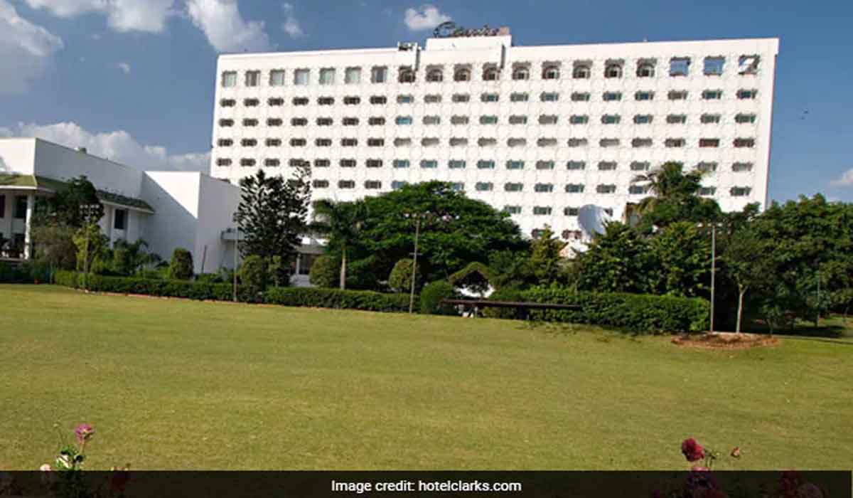 ఫైవ్‌స్టార్ హోట‌ల్ రూమ్ నుంచి 2 కోట్ల విలువైన ఆభ‌ర‌ణాలు, 95వేల న‌గ‌దు చోరీ