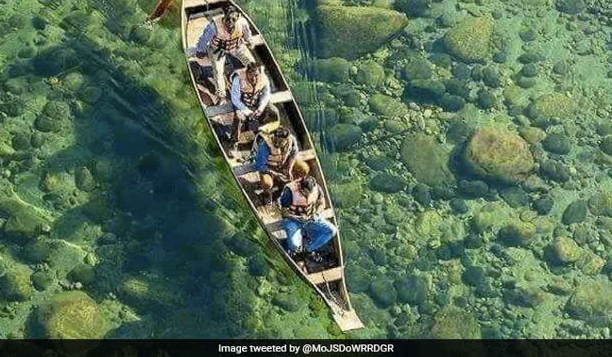 అద్దంలా మెరిసే ఈ న‌ది ఎక్క‌డుందో తెలుసా ?