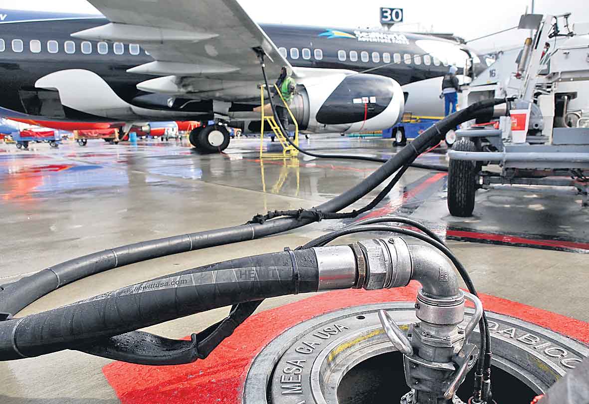 విమాన ఇంధన పన్ను తగ్గించండి