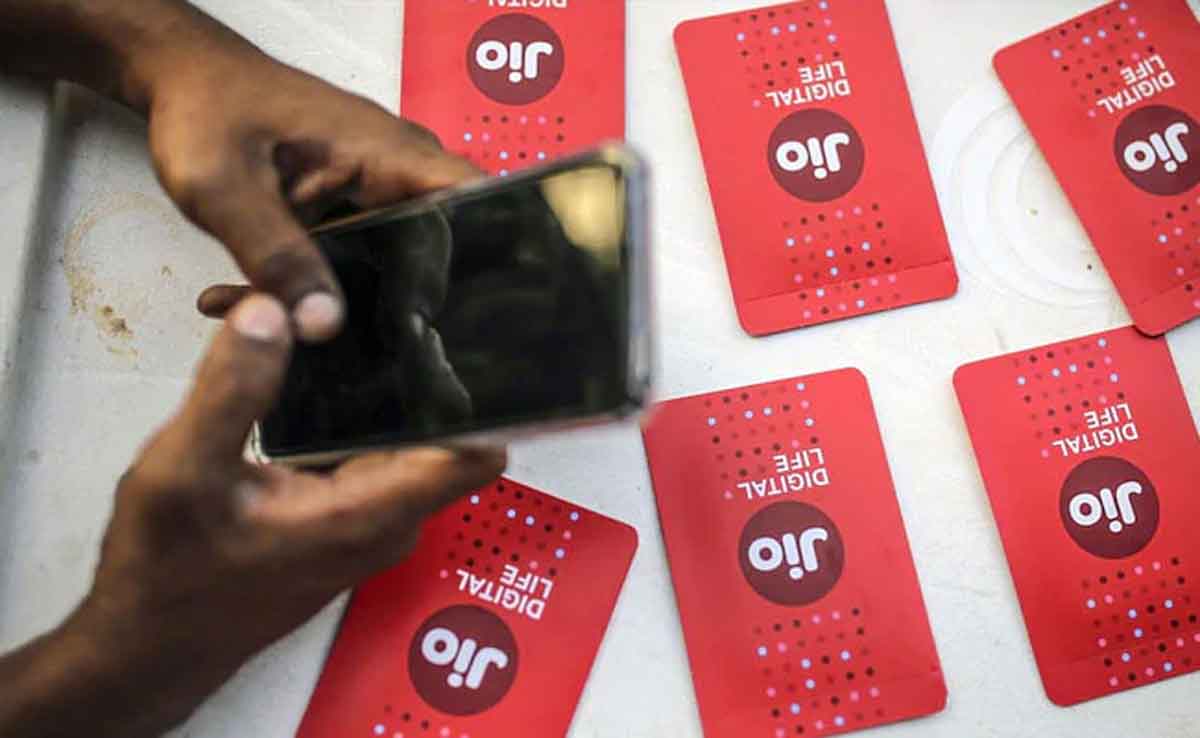 Reliance Jio : జియో క‌స్ట‌మ‌ర్ల‌కు భారీ షాక్.. కాస్ట్‌లీ కానున్న ప్రీపెయిడ్‌ ప్లాన్స్