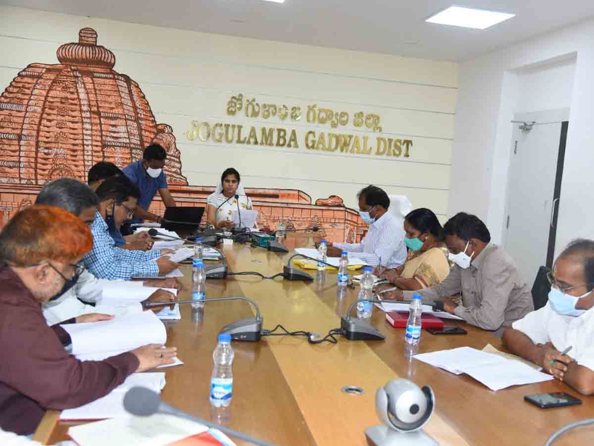 పునరావాస కేంద్రాల పనులు త్వరితగతిన పూర్తి చేయాలి