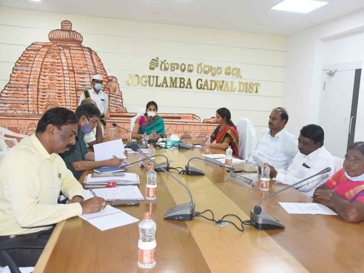 ఆరోగ్యవంతమైన జీవనానికి అడవులను సంరక్షించాలి
