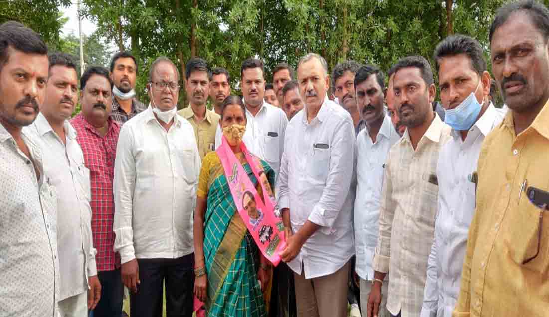 Joinings in trs | బీజేపీ, కాంగ్రెస్ నుంచి టీఆర్ఎస్లో చేరికలు