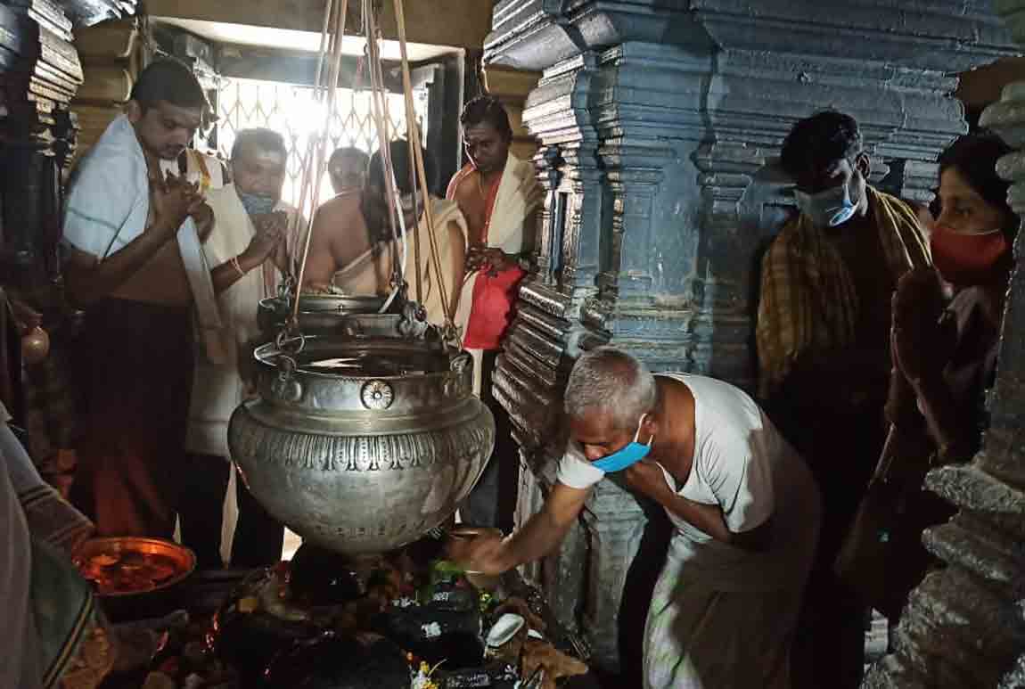 karthika masam | కాళేశ్వరంలో కోలాహలం.. కార్తీక సోమవారం కావడంతో పెరిగిన భక్తులు