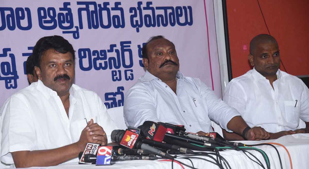 ఆదర్శంగా ఆత్మగౌరవ భవనాలు