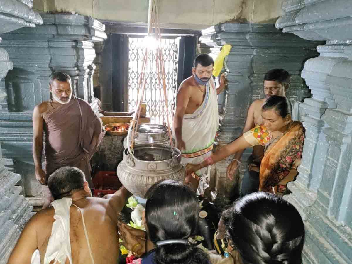 kartika masam | కాళేశ్వరంలో మొదలైన కార్తీక మాసం సందడి..