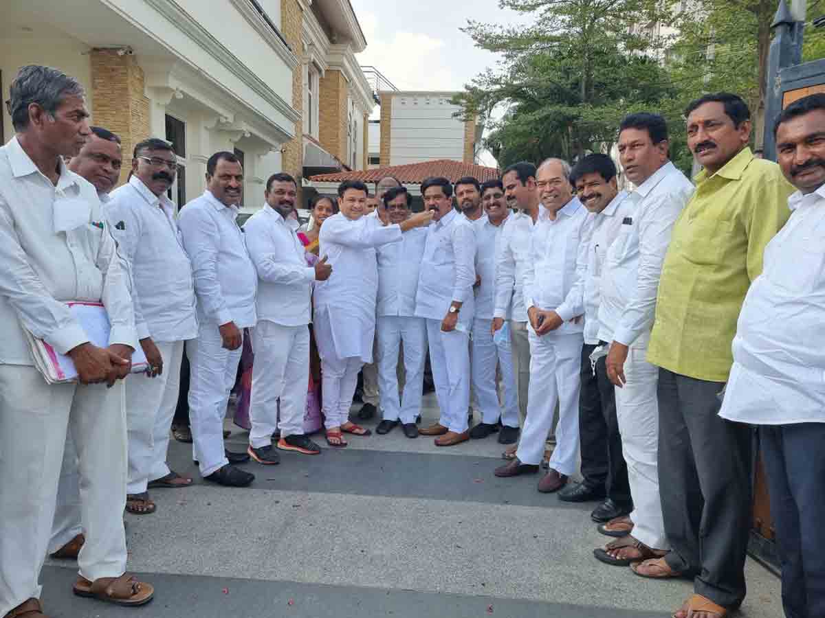 ఎమ్మెల్సీగా కవిత ఏకగ్రీవం..మంత్రి, ఎమ్మెల్యే సంబురాలు