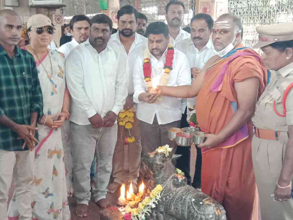 కేతకీలో శుభప్రద్‌ పాటిల్‌ ప్రత్యేక పూజలు