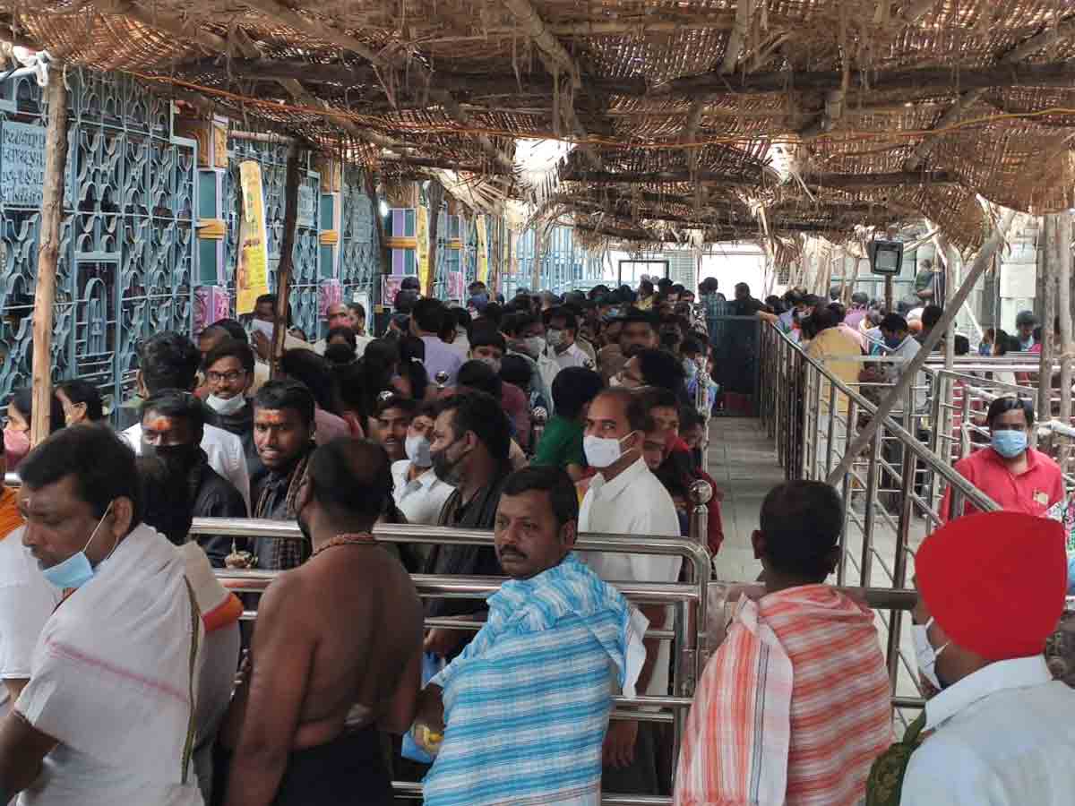 కీసరగుట్టలో భక్తుల సందడి