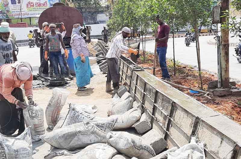 కార్మికులకు వెన్నుదన్నుగా..