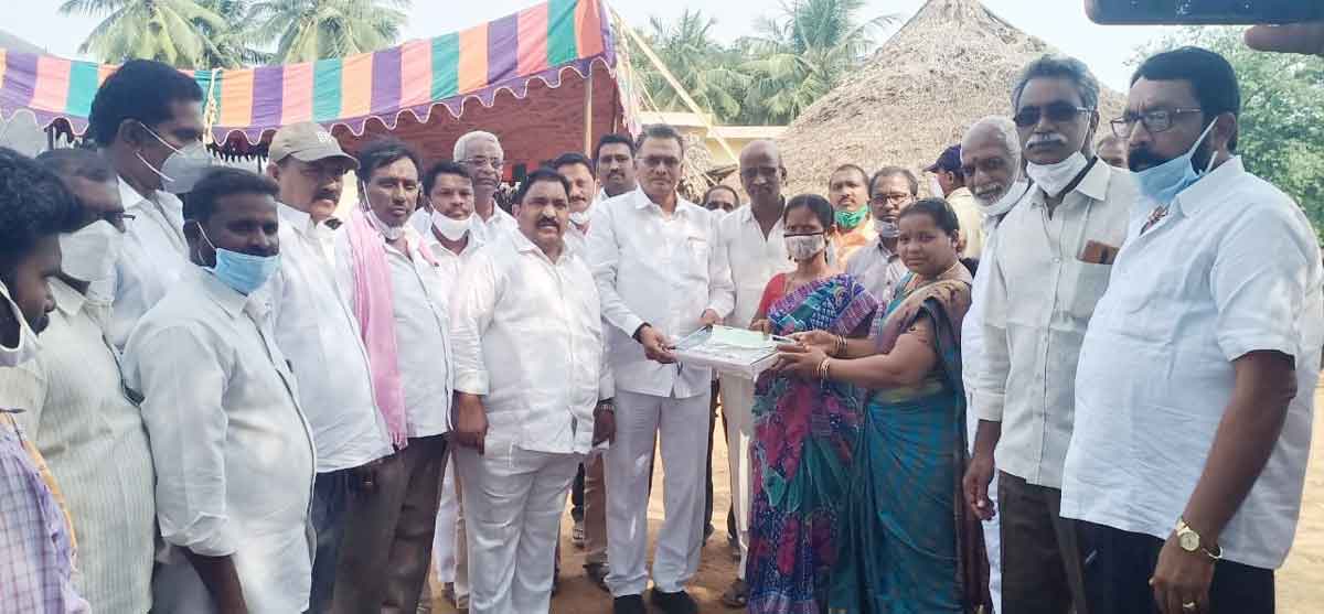 ఆడబిడ్డలకు అండగా ముఖ్యమంత్రి కేసీఆర్‌