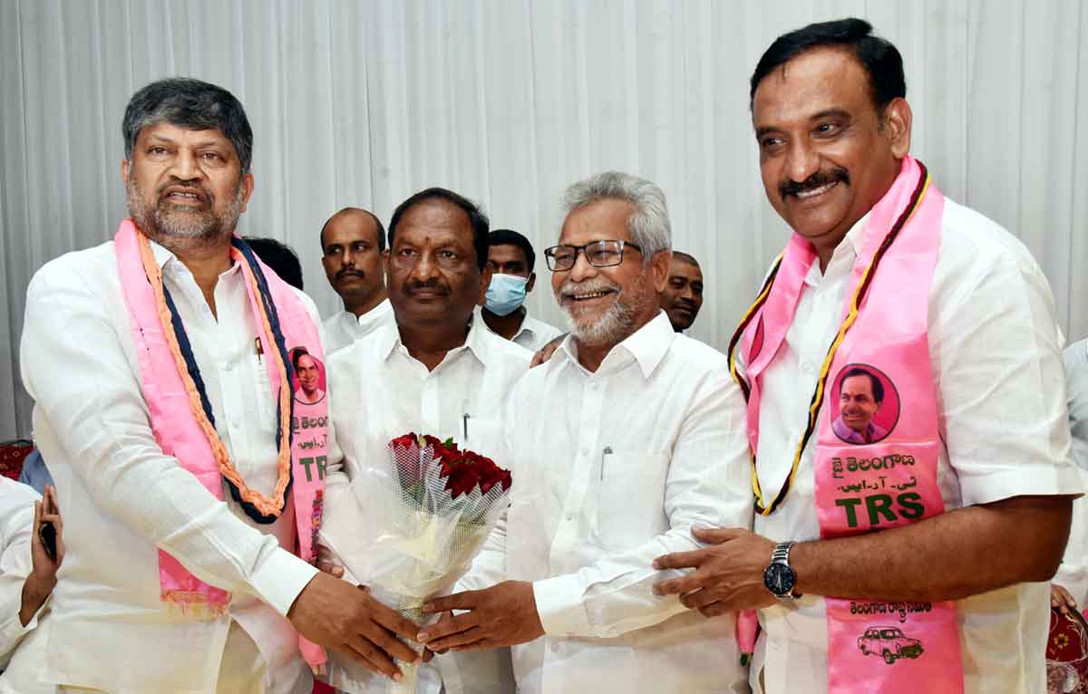 అట్టహాసంగా నామినేషన్లు