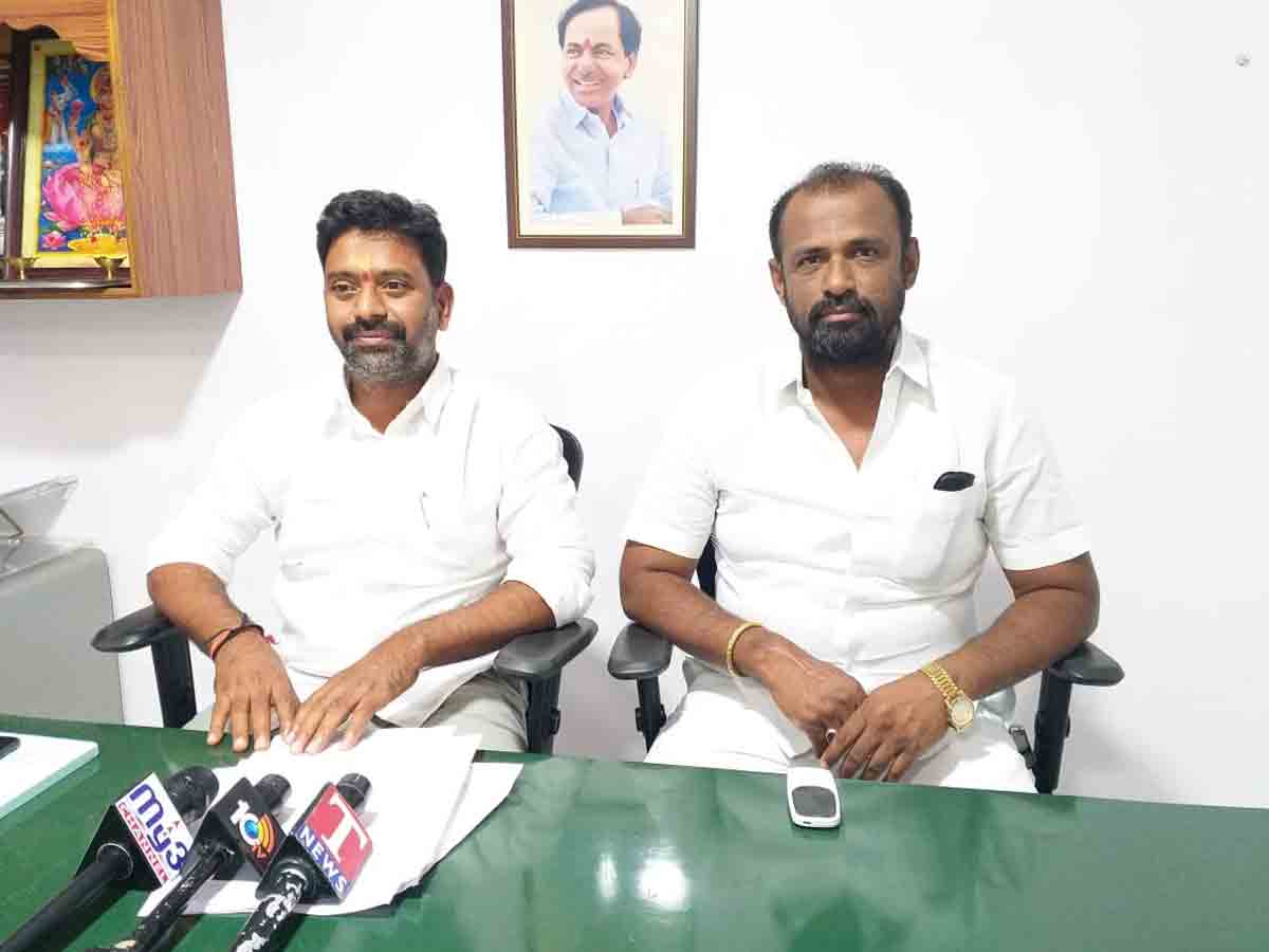 పదవులన్నీ అనుభవించి పార్టీపై విమర్శలా : డా.శ్రీకాంత్ రెడ్డి