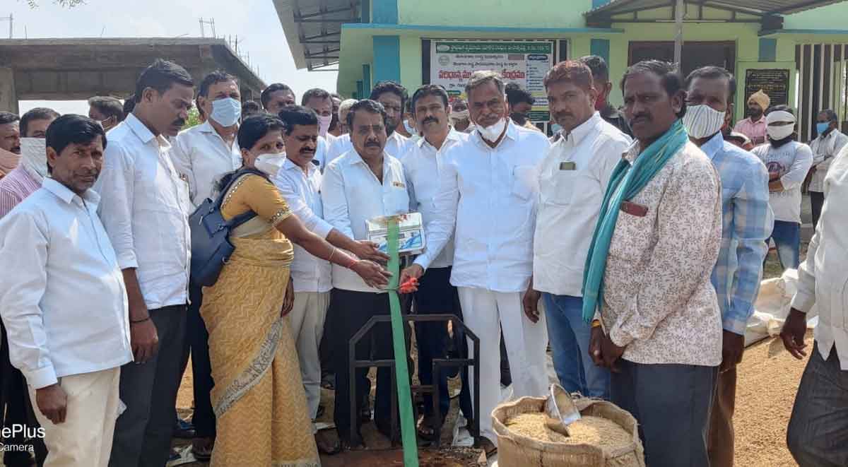 కొనుగోలు కేంద్రాల్లోనే ‘మద్దతు’