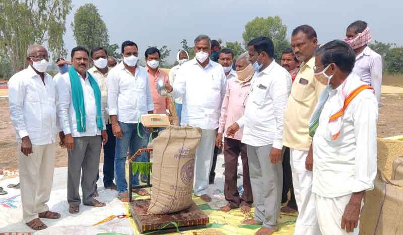 కేంద్రం వద్దన్నా కొంటున్నాం