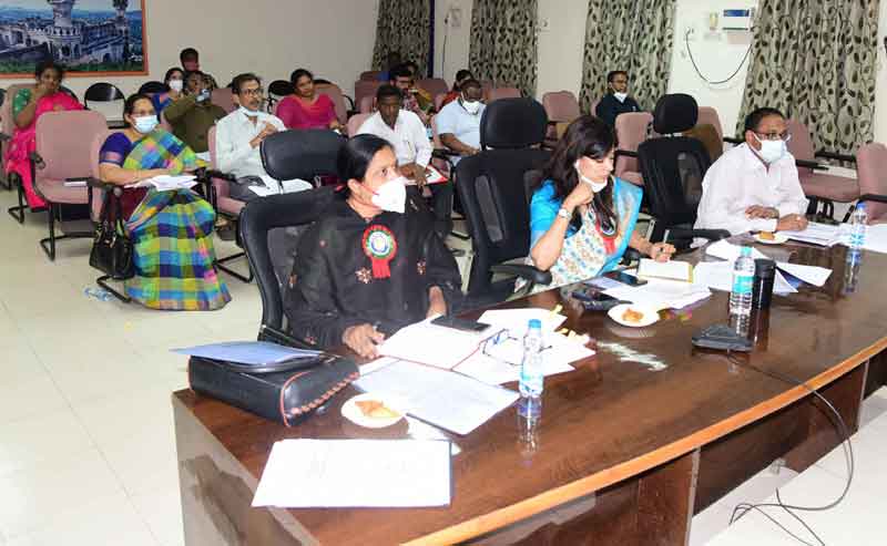 వ్యాక్సినేషన్‌ వందశాతం పూర్తి చేయాలి