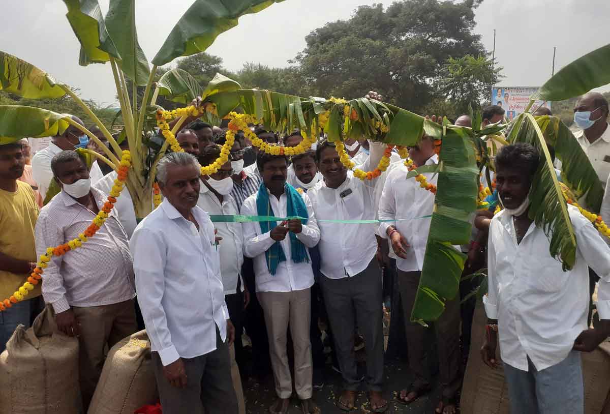 రైతులు ఆందోళన చెందొద్దు