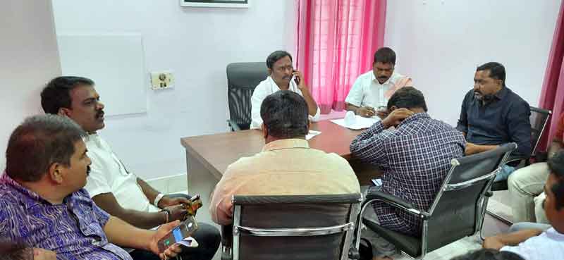 ఆరా తీస్తూ..అంచనా వేస్తూ..