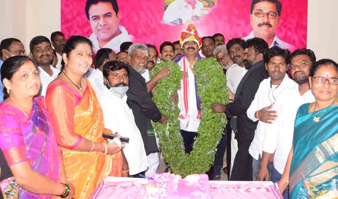 RJC KRISHNA | టీఆర్‌ఎస్ పార్టీ యూత్ కమిటీ ఆధ్వర్యంలో ఘనంగా ఆర్‌జేసీ కృష్ణ పుట్టినరోజు వేడుకలు