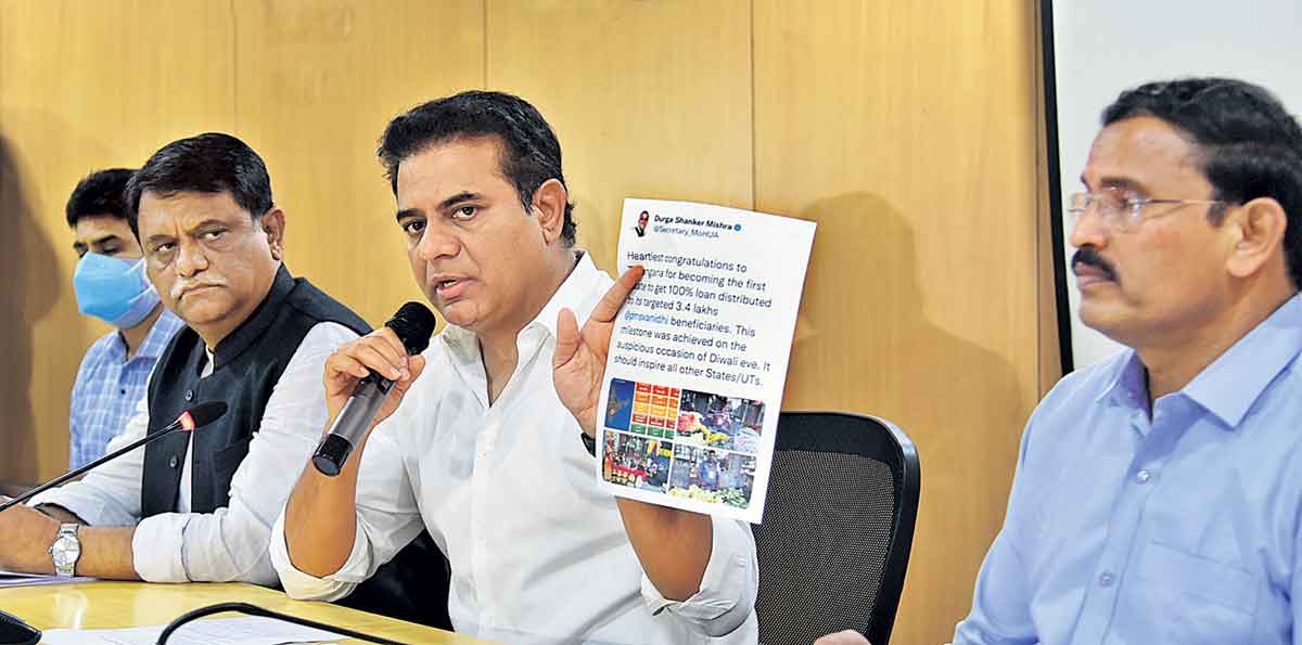 మాటలు మోసి.. రోడ్లు మూసి.. హైదరాబాద్‌తో ఆడుకుంటున్న కేంద్రం