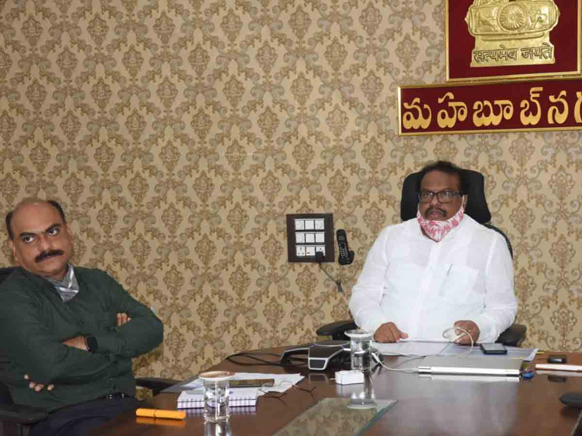 ప్రాజెక్టుల పనులను వేగవంతం చేయాలి : కలెక్టర్ ఎస్.వెంకట్రావు