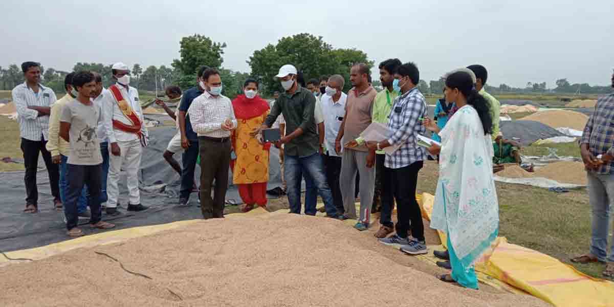 Mahabubabad | ధాన్యం కొనుగోలు కేంద్రాలను పరిశీలించిన కలెక్టర్‌ శశాంక