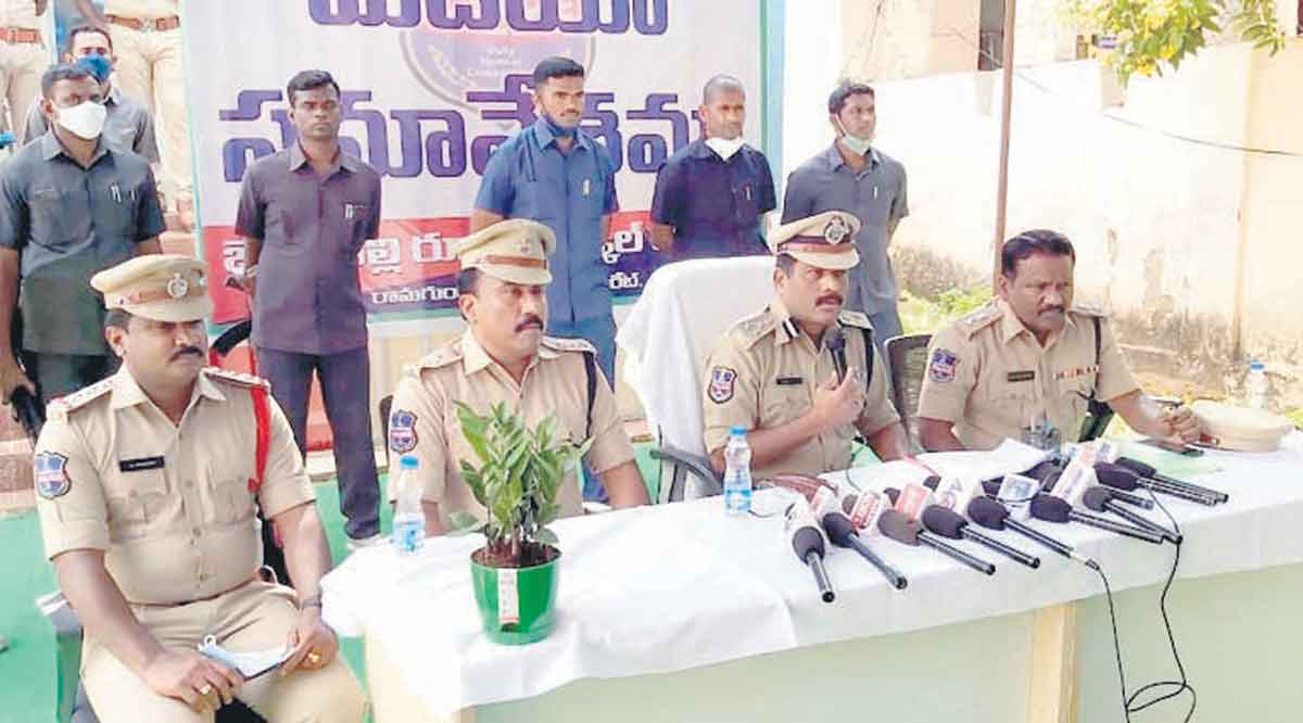 మావోయిస్టుల పేరిట వసూళ్లు