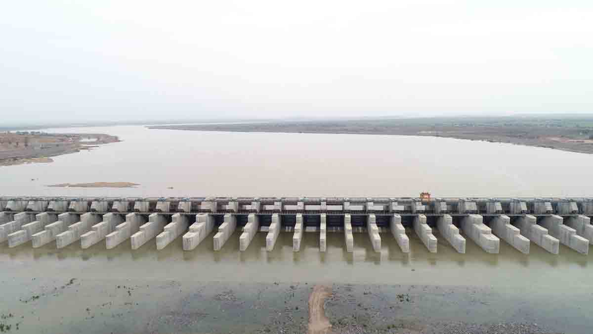 కాళేశ్వరం కట్ట ఇంజినీర్లకు పట్టా