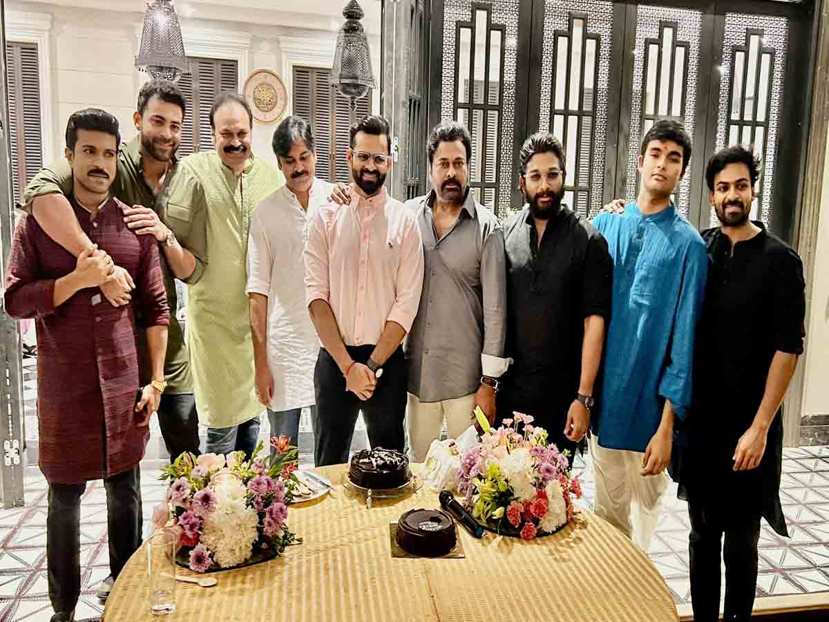 Sai Dharam Tej: మెగా ఫ్యామిలీతో సాయి ధ‌ర‌మ్ తేజ్.. ప్ర‌మాదం త‌ర్వాత తొలి ఫొటో