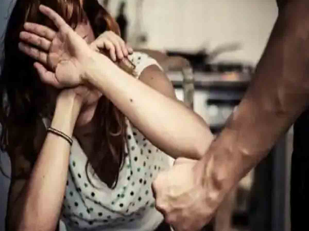 భార్యలను భర్తలు కొట్టడాన్ని సమర్థించిన.. 14 రాష్ట్రాల మహిళలు