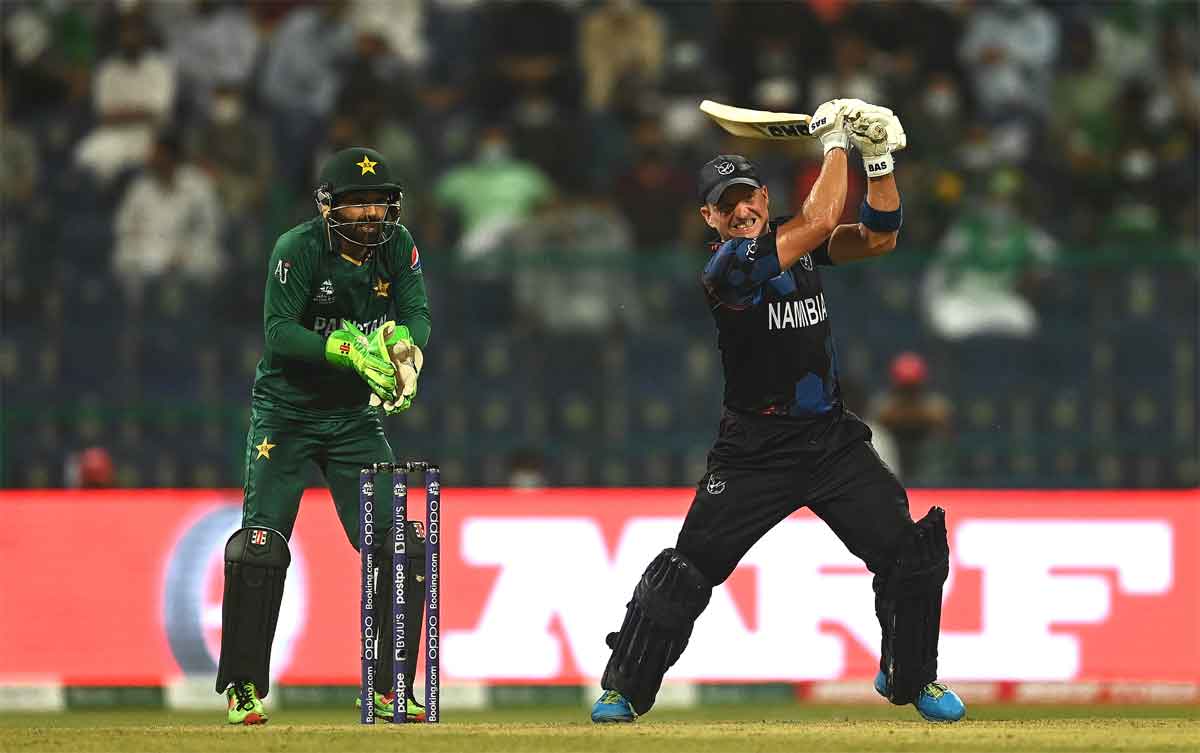 PAK vs NAM : పోరాడుతున్న న‌మీబియా.. 4 వికెట్లు డౌన్