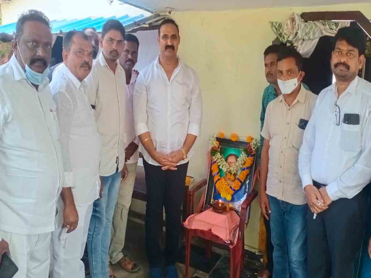 MLA | బాధిత కుటుంబాన్ని పరామర్శించిన ఎమ్మెల్యే బొల్లం మల్లయ్య యాదవ్..