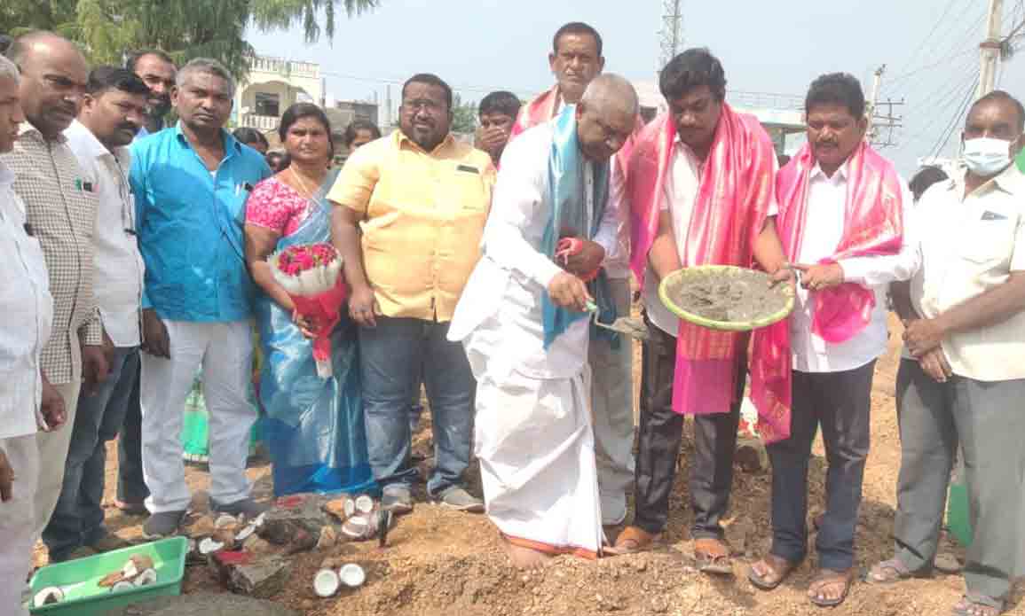 Station Ghanpur | షాపింగ్ కాంప్లెక్స్‌కు భూమి పూజ చేసిన ఎమ్మెల్యే రాజయ్య…