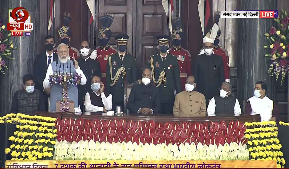 దేశంలోని భిన్న‌త్వాన్ని రాజ్యాంగం ఏకం చేస్తోంది: ప్ర‌ధాని మోదీ