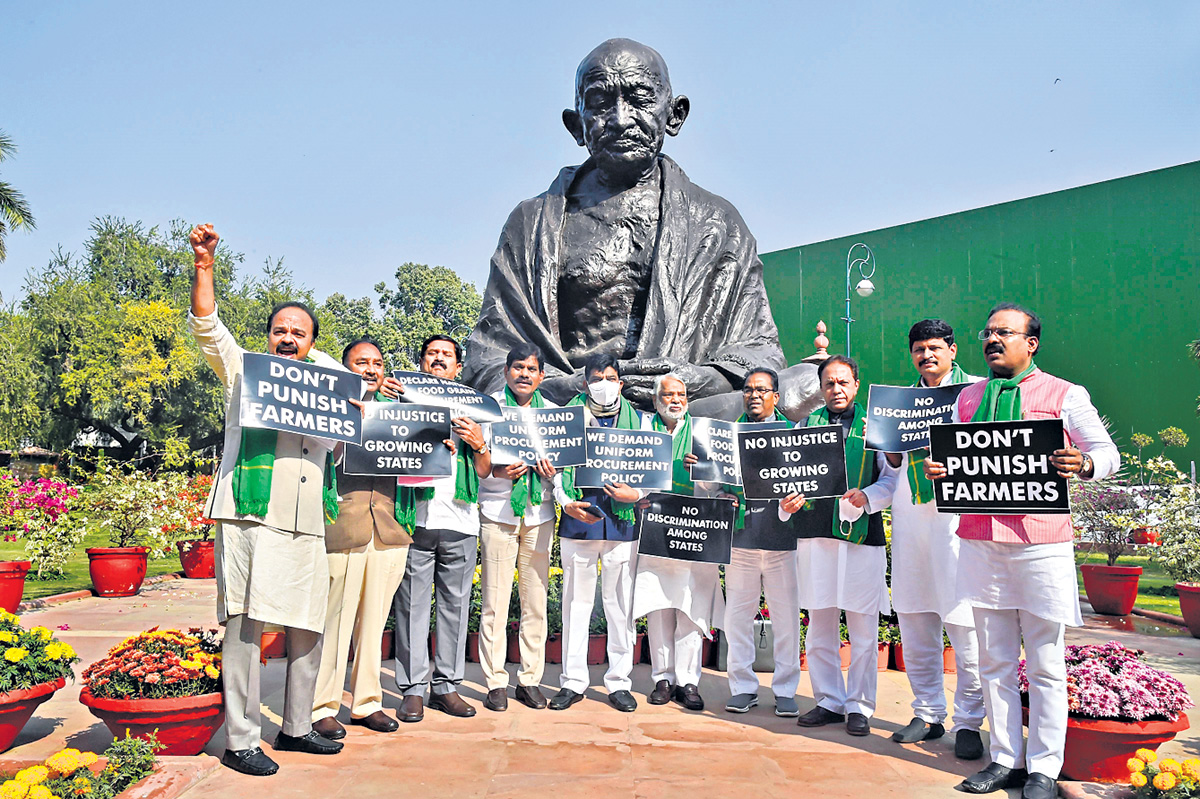 కేంద్రంలో రైతు వ్యతిరేక ప్రభుత్వం